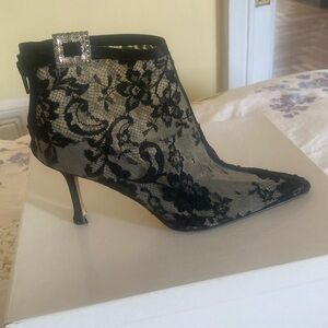 Manila Blahnik bootie